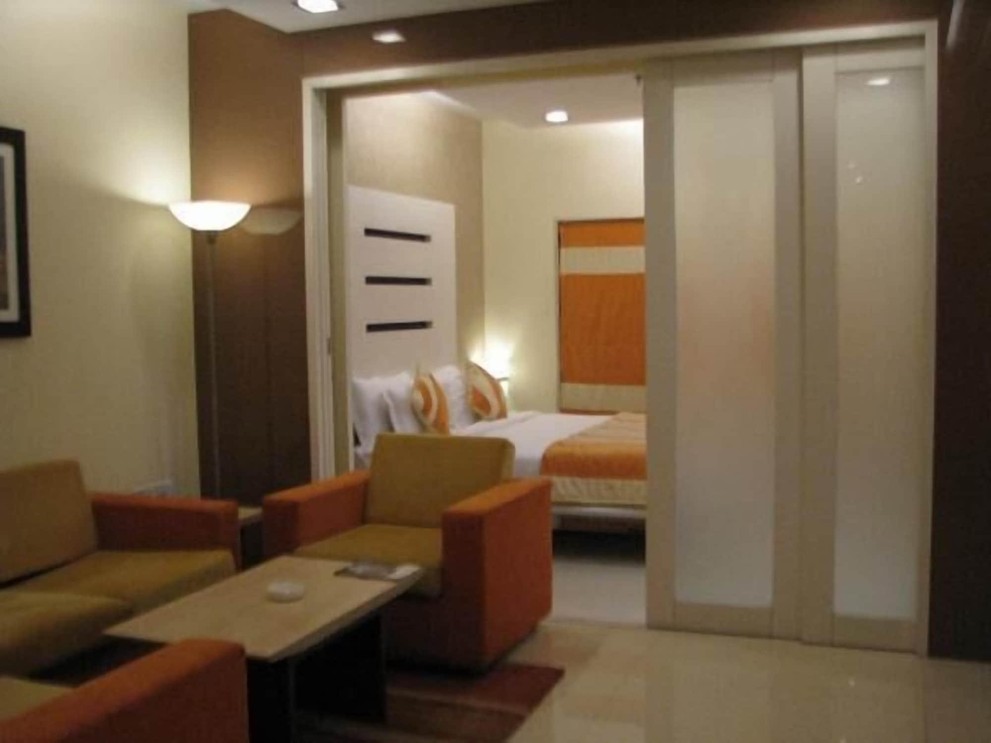 United 21 - Thane Exterior photo